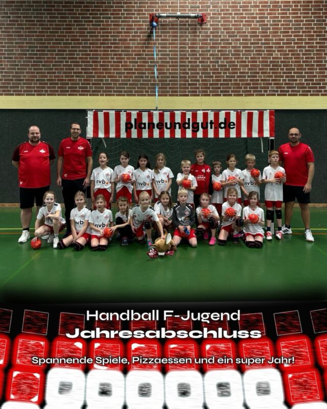 🤾‍♀️🤾‍♂️ HANDBALL - Gemischte F-Jugend - Jahresabschluss

Am letzten Samstag war es endlich so weit: Unsere F-Jugend-Mannschaft des VfL Emslage bestritt die letzten beiden Spiele des Jahres 2025! 🎉

Spannende Spiele
In zwei Partien konnten unsere jungen Talente nochmals ihr Können unter Beweis stellen. Die Atmosphäre in der Halle war super, und die Unterstützung von Eltern und Fans hat uns zusätzlich motiviert. Leider hat es zwar nicht zu einem Punktgewinn gereicht, aber wir arbeiten weiter daran. 😀

Gemeinsames Pizzaessen
Nach den Spielen haben wir den Vormittag mit einem gemütlichen Pizzaessen ausklingen lassen. 🍕 Es war eine tolle Gelegenheit, das Jahr Revue passieren zu lassen.

Ein erfolgreiches Jahr
Das Jahr 2025 war für unsere F-Jugend ein voller Erfolg! Wir haben nicht nur viel über Handball gelernt, sondern auch Freundschaften geschlossen und als Team zusammengewachsen.

Ein großes Dankeschön an alle Spieler, Trainer, Eltern und Unterstützer, die dieses Jahr so besonders gemacht haben! Wir freuen uns schon auf die Herausforderungen und Abenteuer, die 2026 für uns bereithält. 💪
Bleibt dran, es geht weiter!

Text und Bild von Patrick

(miru)