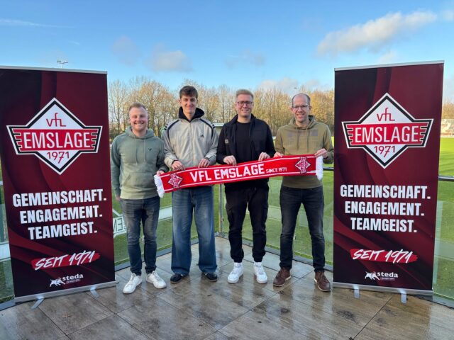 Herzlich willkommen, Timo Keiser! ⚽🎉
Mega Nachricht vor Weihnachten: Der 21-jährige Timo Keiser verstärkt in der kommenden Saison unsere Erste! Aktuell Leistungsträger beim TSV Concordia Schöninghsdorf mit 7 Toren und 3 Assists. Dennis Bahns und unser Trainerteam um Oliver Peters und Johannes Reckers freuen sich riesig auf den Neuzugang! Timo ist flexibel einsetzbar – ob zentrales Mittelfeld oder Innenverteidigung, er ist bereit für das Abenteuer VfL Emslage! ❤️🤍
Willkommen im Team, Timo! 🚀👏 Wir freuen uns auf dich!
#VfLEmslage #Neuzugang #Fußball #Teamgeist #GemeinsamStark #1000Follower #1971 #WirsindderVfL