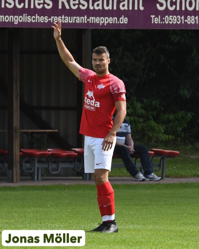 🎉Kaderplanung - Vierter Teil 🎉

Unser Capitano Jonas Möller und Alexander Briegert bleiben beide als wichtige Führungsspieler für unser junges Team in der kommenden Saison an Bord. Zusätzlich spielen auch Theo Rühlmann und Maxi Steinkamp weiterhin für den VfL. 

Das ist Mega!⚽💪 Wir freuen uns sehr, Männer! 

... und damit ist die Kaderplanung noch nicht abgeschlossen. Teil 5 folgt in der kommenden Woche...

#VfLEmslage #Teamgeist #Fußball #Führungsspieler #GemeinsamStark #WirsindderVfL #meppen