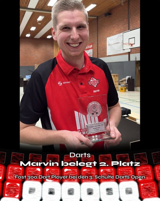 🎯 DARTS - Teamsquad #1 - Marvin belegt zweiten Platz beim 3. Schulte Darts Open

Am 14. Februar veranstaltete die Darts-Abteilung des SV Olympia Laxten @sv_olympia_laxten_darts die 3. Schulte Darts Open. Mit fast 300 Dart Player startete das Turnier um 11:00 Uhr in der Kiesberghalle in Lingen.

Der Spielmodus war wie folgt. Nach einer Gruppenphase wurden die Platzierungen sowohl in einer Hauptrunde als auch in einer Trostrunde ausgespielt.

Ergebnisse VfL-Dart Player
- Kevin belegte in Gruppe 32 den 5. Platz. Damit war für ihn nach der Gruppenphase Schluss.
- Stefan belegte in Gruppe 31 den 4. Platz und erreichte die Runde der besten 128 Spieler.
- Jonas belegte in Gruppe 3 den 3. Platz. Sein Weg führte bis ins Achtelfinale!
- Volker belegte in Gruppe 7 den 6. Platz und schied in der Gruppenphase aus.
- Dirk belegte in Gruppe 17 den 4. Platz und erreichte die Runde der letzten 128.
- Henrik Dr. belegte in Gruppe 35 den 4. Platz und spielte sich bis ins Viertelfinale vor!
- Pascal belegte in Gruppe 42 den 2. Platz und erreichte die letzten 128.
- Tom gewann Gruppe 26 und schaffte es bis unter die letzten 32.
- Thomas (Gruppe 41) spielte sich bis ins Viertelfinale vor!
- Rainer (Gruppe 33) erreichte die Runde der letzten 32.
- Tobias (Gruppe 34) belegte den sechsten Platz. Damit war für ihn nach der Gruppenphase Schluss.
- Henrik Di. belegte in Gruppe 36 den zweiten Platz und kam bis unter die letzten 128.

Ein besonderes Highlight aus VfL-Sicht setzte Marvin: Er gewann seine Gruppe und kämpfte sich mit konstant starken Leistungen bis ins Finale vor. Dort unterlag er erst dem späteren Turniersieger und belegte einen hervorragenden zweiten Platz vom Gesamtturnier. Bei nahezu 300 Teilnehmern und nach 14 Spielen hinweg eine solche Konstanz zu zeigen, ist eine absolute Topleistung.

Wir gratulieren ihm sowie allen anderen Spielern zu ihren starken Leistungen und einem gelungenen Turniertag.

Hier weitere Infos.
https://www.2k-dart-software.com/frontend/events/1/event/28608/participants

https://emstv.de/videobeitrag/rekordbeteiligung-beim-3-schulte-darts-open/

Bilder von Lars

(miru)