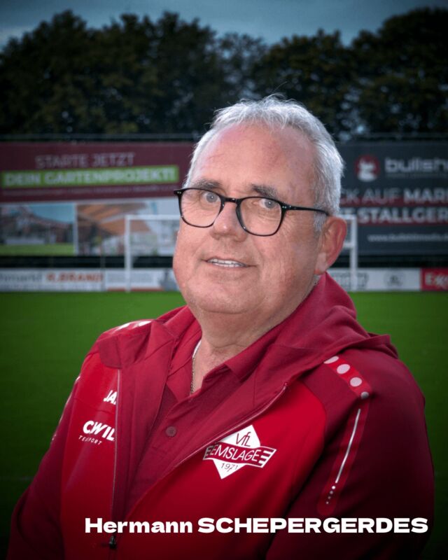 📣 Danke, Hermann! 🔴⚪
Auf unserer Mitgliederversammlung haben wir mit Hermann Schepergerdes einen Menschen aus dem Vorstand verabschiedet, der unseren Verein über 14 Jahre hinweg mit großem Herzblut begleitet und geprägt hat.
Wenn es um den VfL ging, war Hermann immer zur Stelle. Ob bei Infrastrukturprojekten, Sponsoring oder der Weiterentwicklung unserer Sportanlagen: Auf ihn war Verlass. Viele Dinge, die heute für uns selbstverständlich sind, wären ohne seinen Einsatz nicht möglich gewesen.
Doch Hermann war mehr als nur ein engagierter Vorstandskollege. Er war Ideengeber, Ratgeber und jemand, der seine Meinung immer offen und ehrlich vertreten hat. Sein Blick war stets darauf gerichtet, den VfL ein Stück weiter nach vorne zu bringen. ❤️
Lieber Hermann, wir danken dir für deinen Einsatz, deine Zeit und deine Leidenschaft für den VfL Emslage. Du hast Spuren hinterlassen, die bleiben werden. 👏
#VfLEmslage #DankeHermann #Ehrenamt #WirSindEmslage #RotUndWeiß #TeamVfL #GemeinsamStark #Meppen